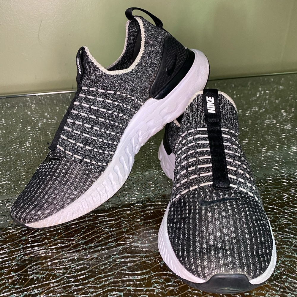 **SOLD** NIKE React Phantom Run Flyknit 2